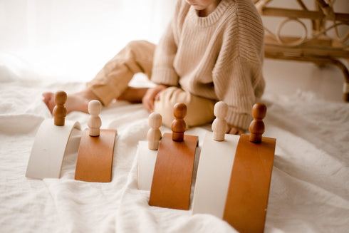 QTOYS - 2 Tone Wooden Arch Set With Peg People